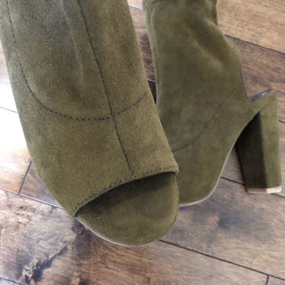 SOLD!! Faux suede green open toe booties - Picture 5 of 11